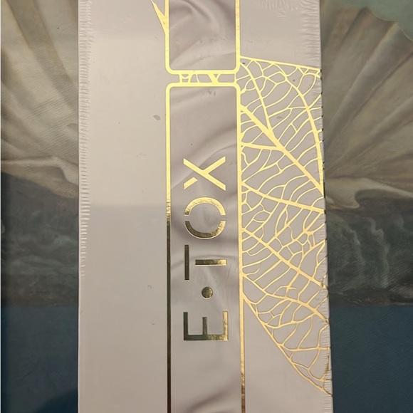 E.TOX White and Gold Packaging